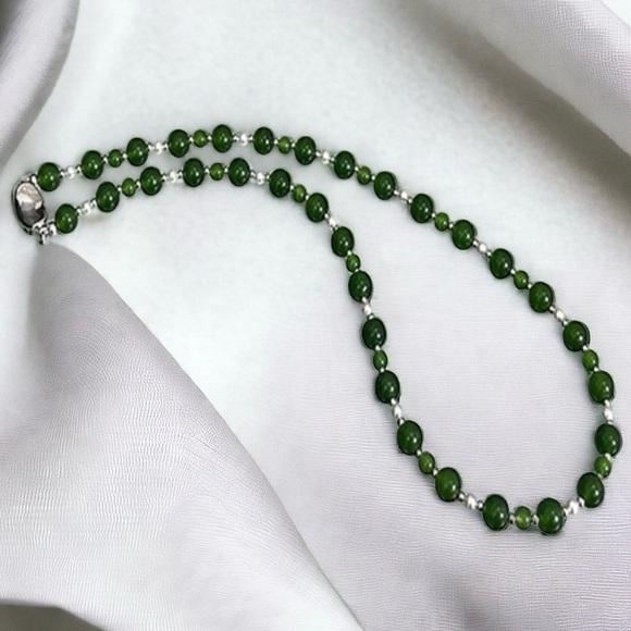 JADE / PEARL/SILVER BEADED EVERYDAY NECKLACE. MARKED 925. - Picture 7 of 15